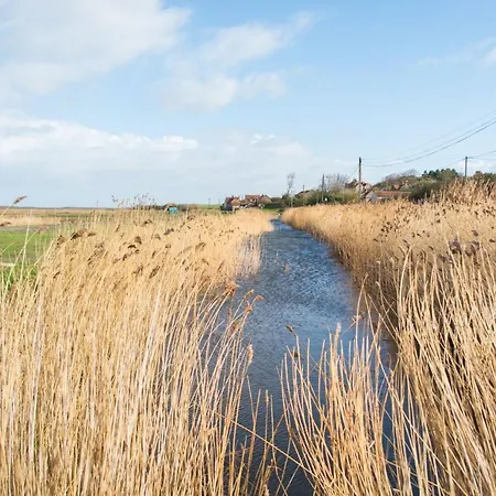 Host & Stay - Tystie Cottage Salthouse Buitenkant foto